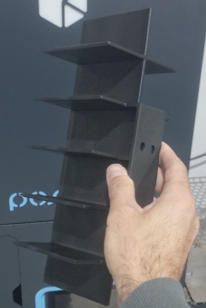 סכין חיתוך גבינה קשה מניילון 12 (PA12) שהודפסה עבור מחלבות גד, לאחר החלקה כימית